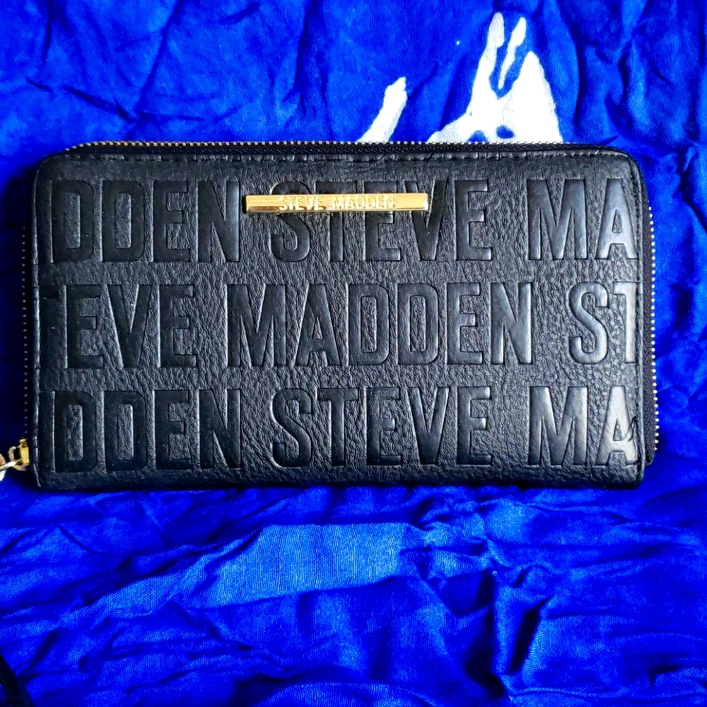 Steve Madden Wristlet Logo Wallet